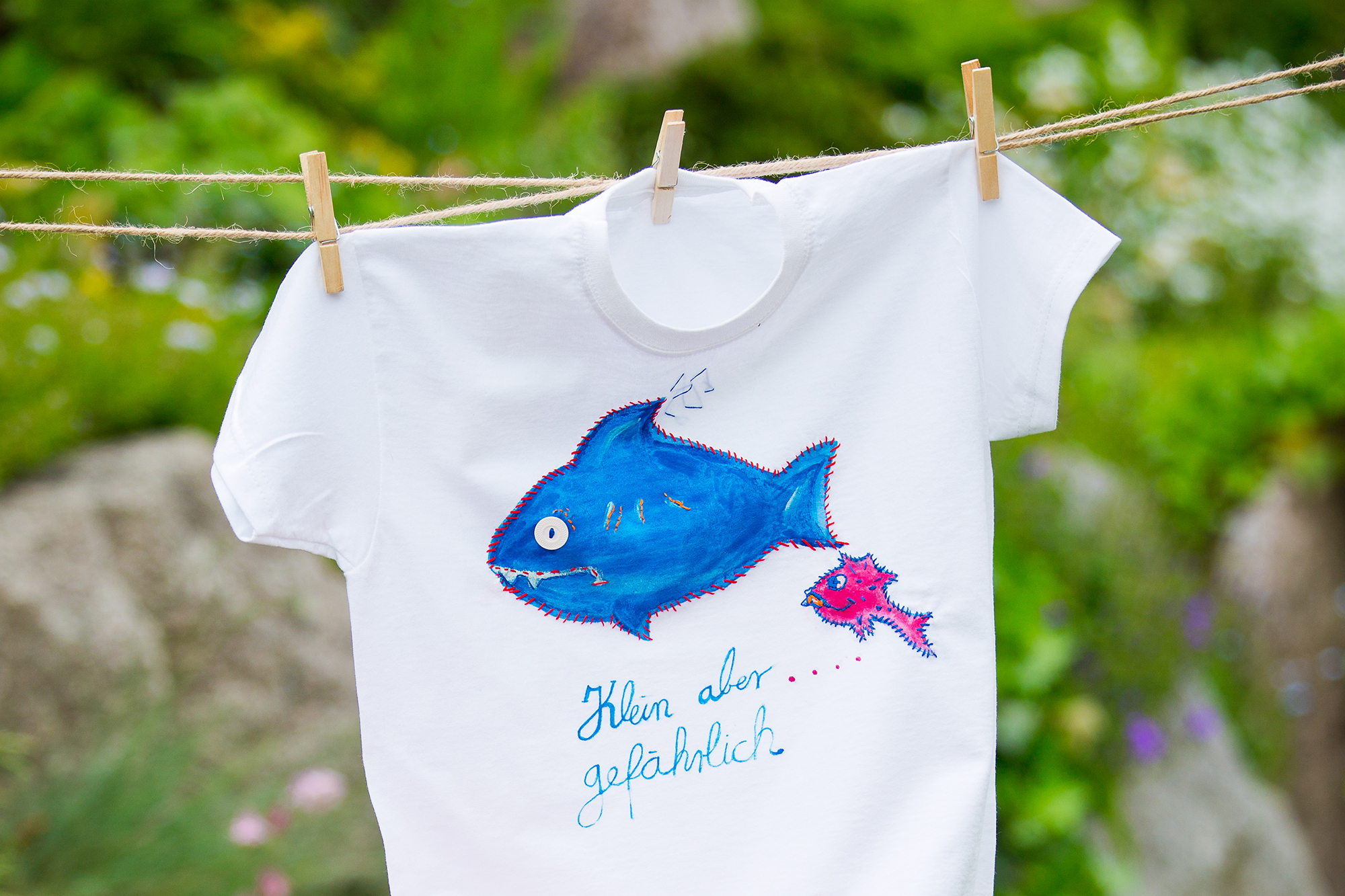  Kostenlose Anleitung: T-Shirts besticken und bemalen – kinitti.de 