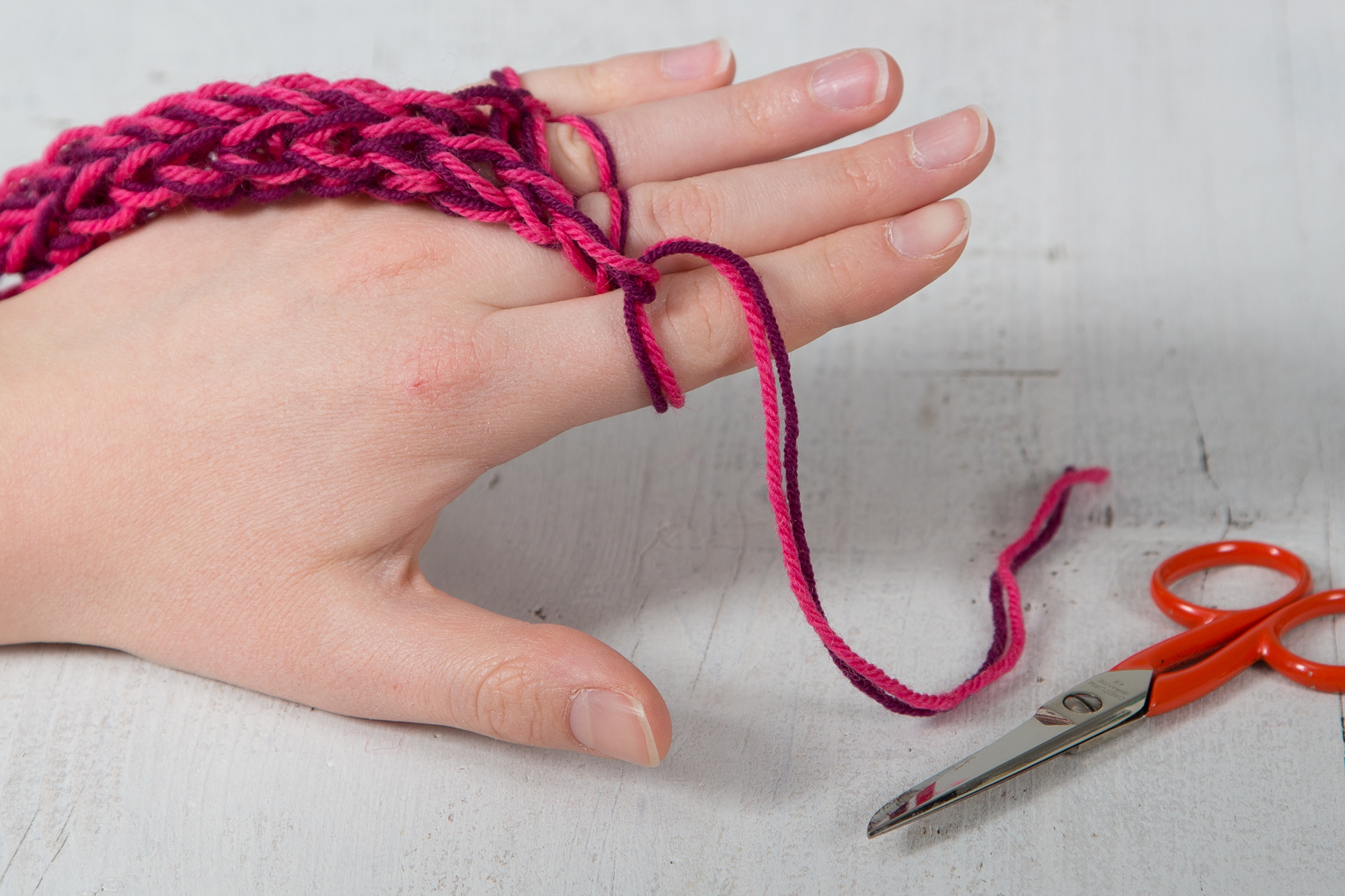 Kostenlose Anleitung: Finger stricken – kinitti.de